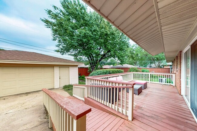 Building Photo - 7305 Lehigh Dr