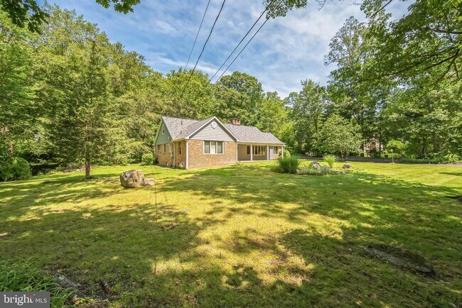 Building Photo - 3574 Glenway Rd