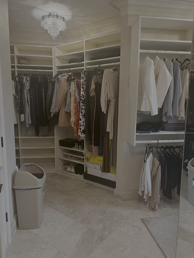 Building Photo - 9020 Whisperinghill Dr