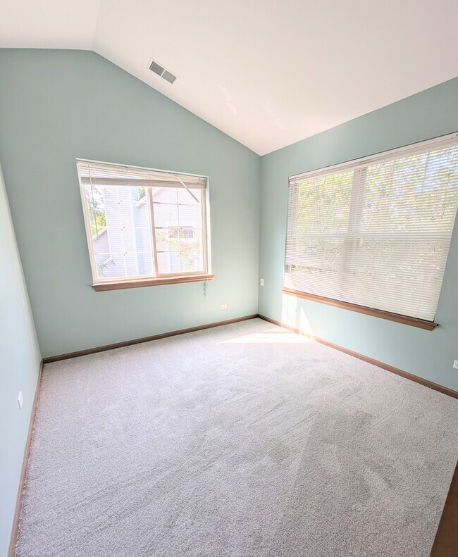 Building Photo - 3055 Kentshire Cir