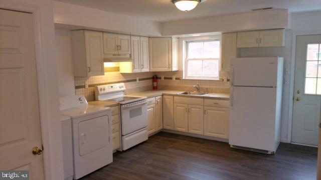 Building Photo - 530 Las Rosas Dr