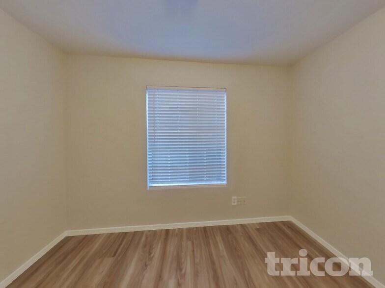 Building Photo - 9510 E Flanders Rd