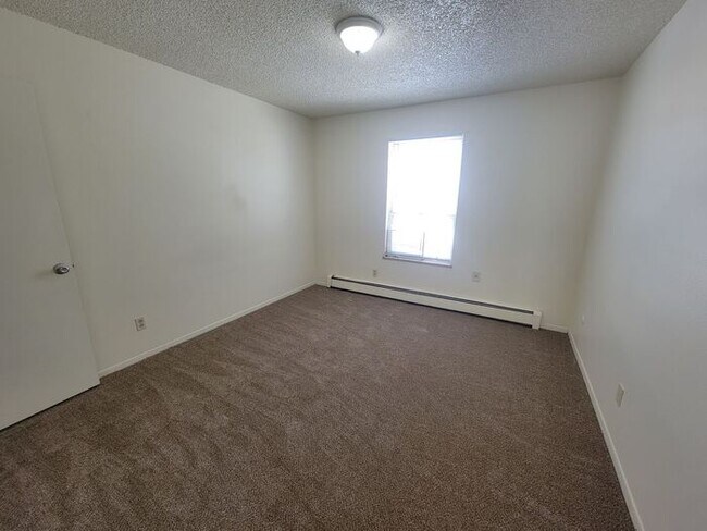 Building Photo - ***1/2 OFF THE FIRST MONTH"S RENT ***MOST UTILITIES INCLUDED***Cute 3 Bdrm, 1 Bath in Loveland