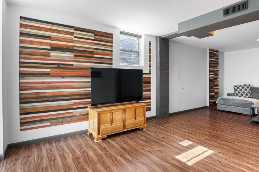 Building Photo - 3703 Valley Ridge Dr