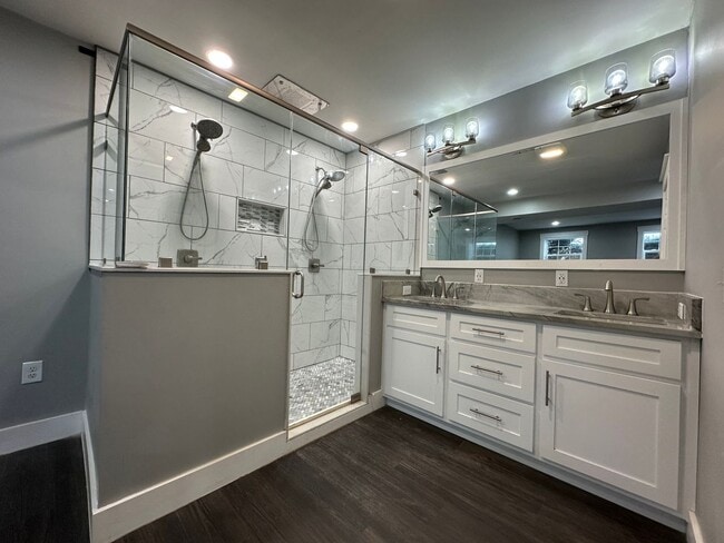 Building Photo - 4 Bedroom/3 Bathroom House in Piney Flats, TN