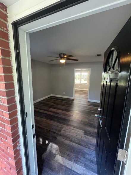 Building Photo - 5360 Misty Ln