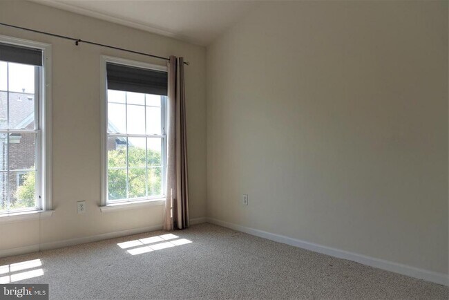 Building Photo - 1115 Crestfield Dr