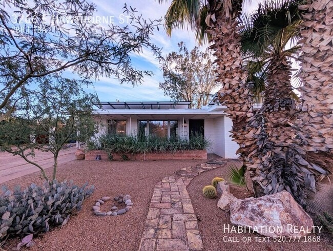 Building Photo - 3266 E Hawthorne St