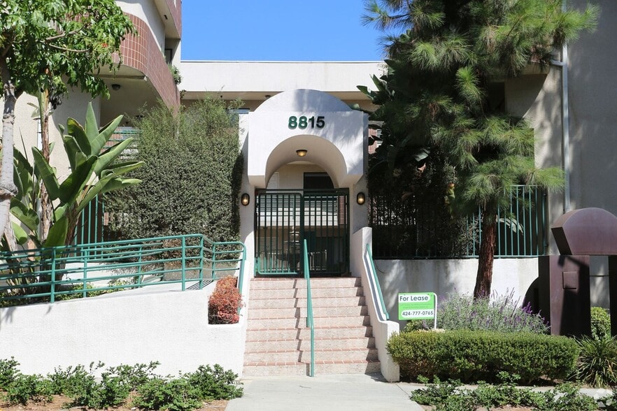 Interior Photo - CYN - CYNTHIA GARDENS