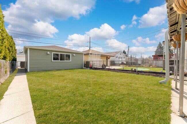 Building Photo - 2619 Home Ave