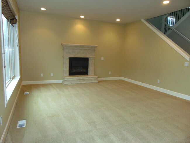 Building Photo - 4+ Bedroom/2.5 Bath Luxury Kirkland Home.  Spacious Home, Rose Hill Area!  A Must See!