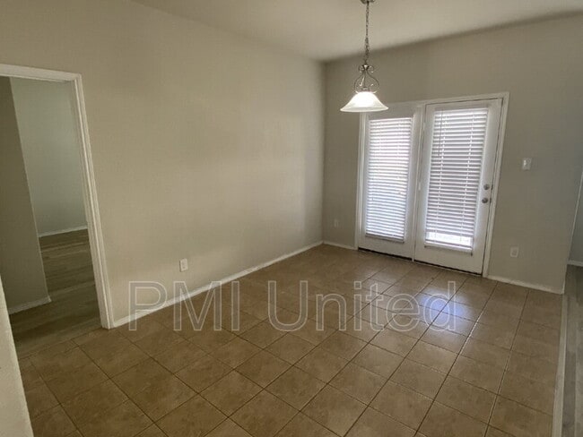 Building Photo - 9145 Blackstone Dr