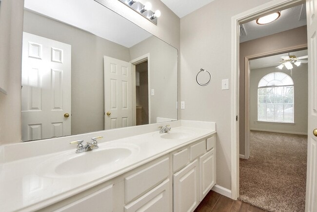 Building Photo - 1802 Whispering Forest Dr