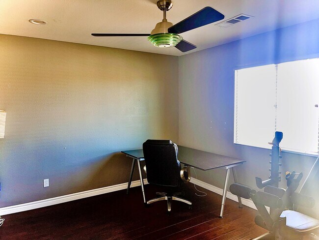 Building Photo - 37701 Tamarind Ct