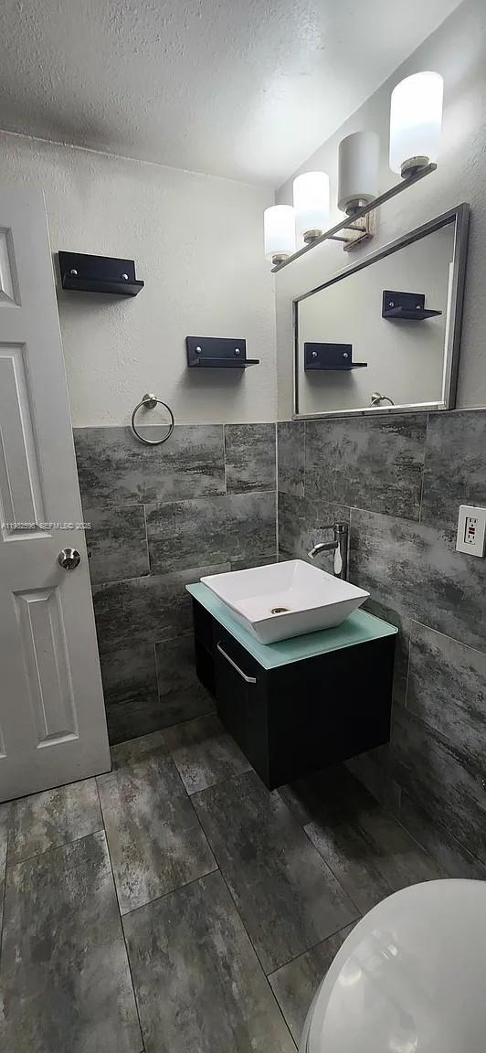 Building Photo - 1 NE 78th St