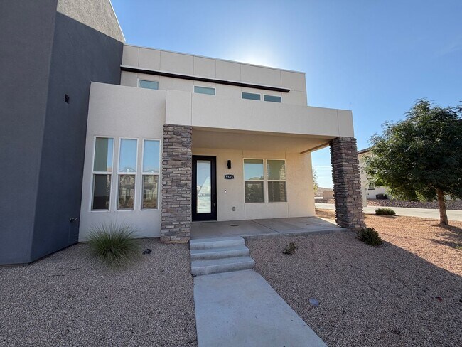 Building Photo - SPACIOUS HOME FOR RENT IN DESERT COLOR!