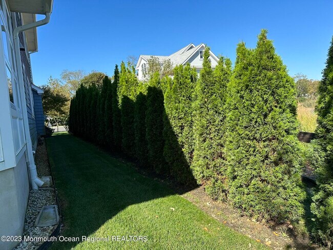 Building Photo - 330 Villa Park Wy