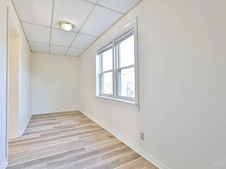 Building Photo - 2911 Robertson Ave