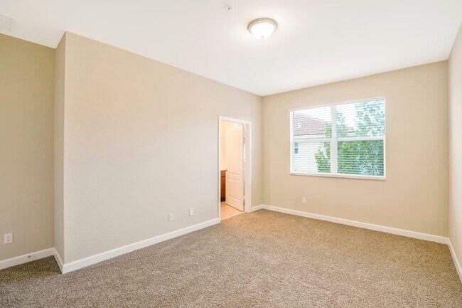 Building Photo - 9661 Sw Purple Martin Way