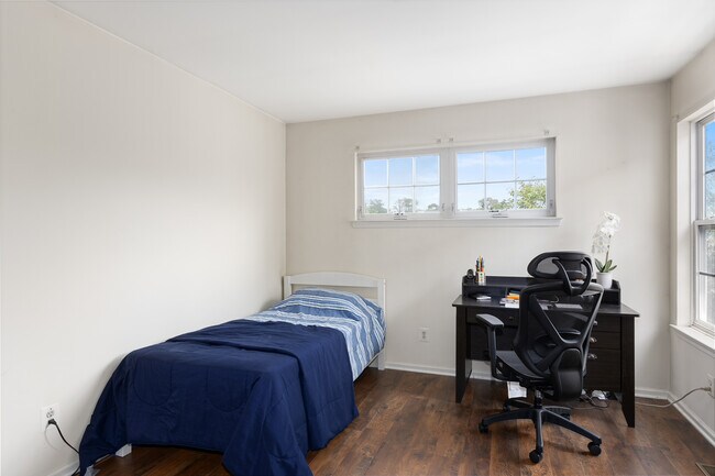 Building Photo - 9 Crest Ct