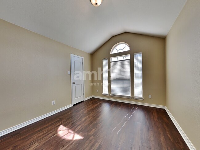 Building Photo - 1702 Griffin Ln