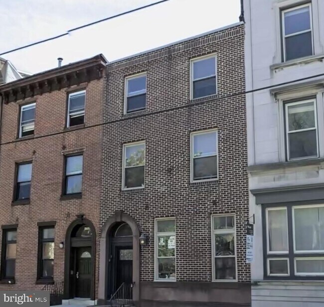 Building Photo - 1710 W Girard Ave