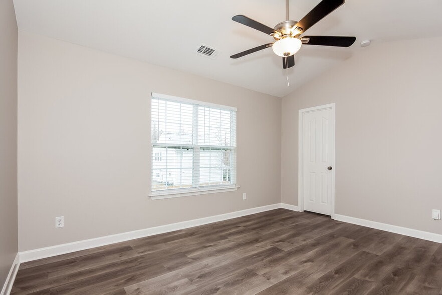 Building Photo - 4709 Brewer Dr