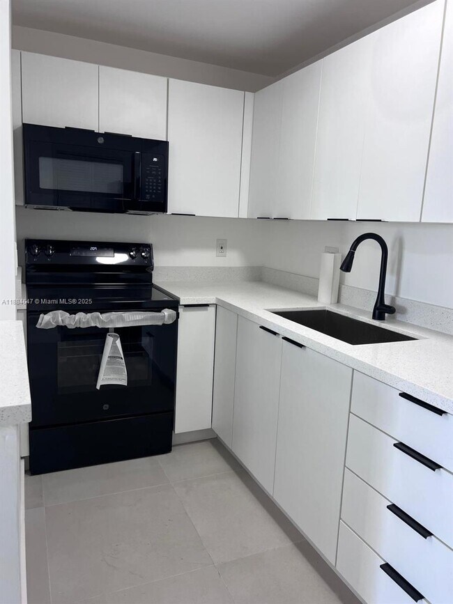 Building Photo - 7820 NE Bayshore Ct