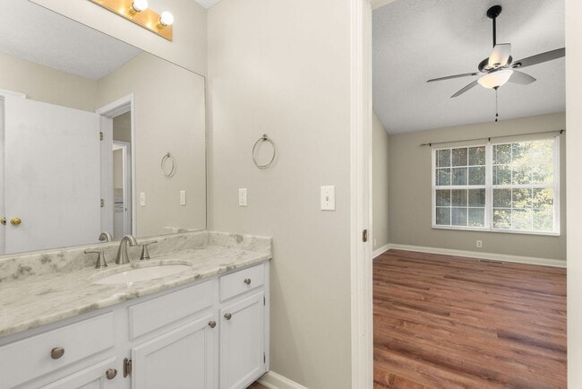 Building Photo - Highly sought after Chesney Glen division....
