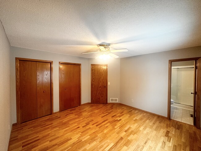 Building Photo - 9403 Lakeside Trl
