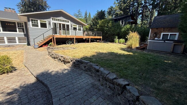 Building Photo - 3010 SW Underwood Dr