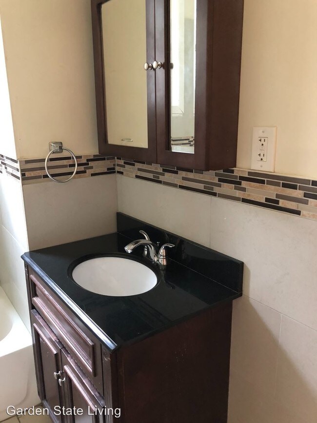 Building Photo - 64 Cedar Ave