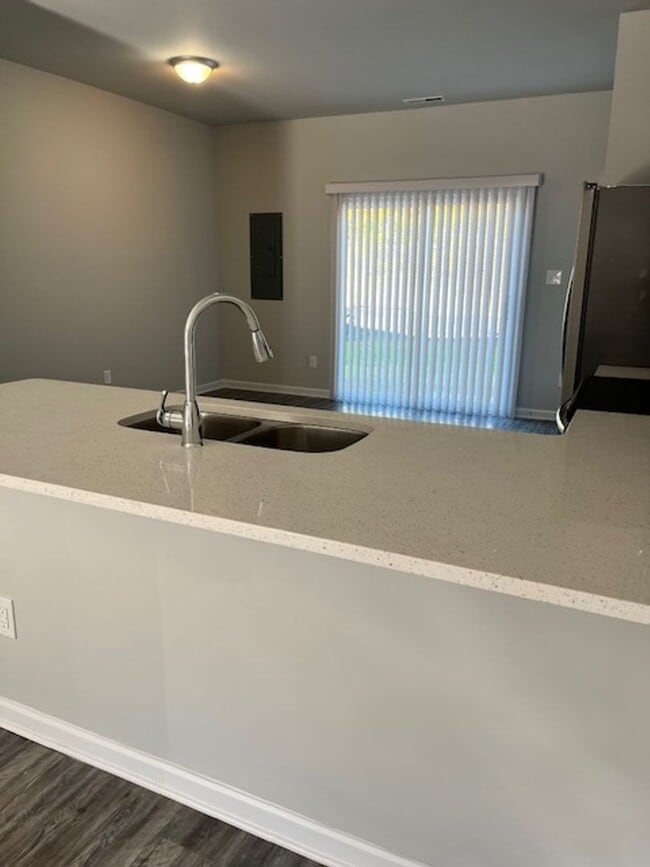 Building Photo - Townhome in Holly Ridge!!