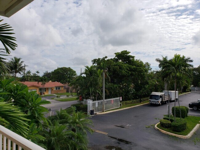 Building Photo - 4950 Washington St