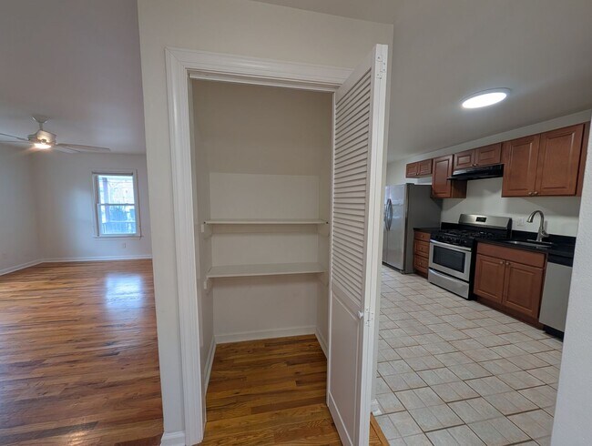 Building Photo - 511 Sewall Ave