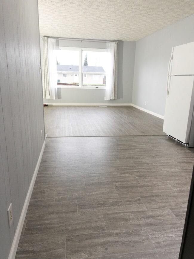 Building Photo - 6613 E 10th Ave