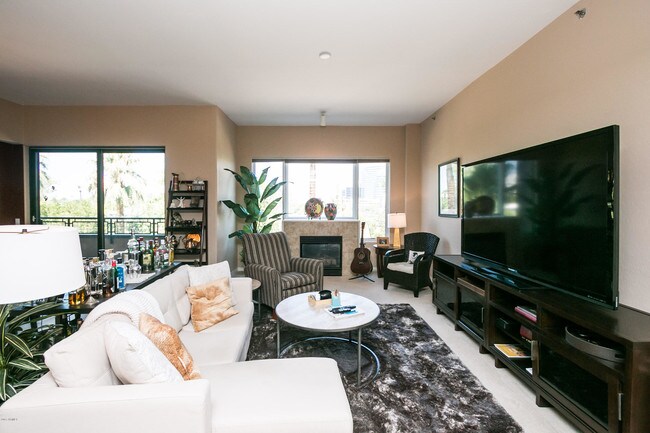 Building Photo - 17 W Vernon Ave