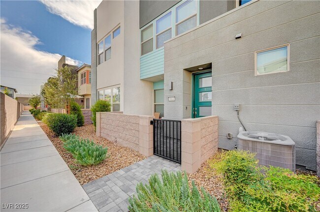 Building Photo - 9864 Kings Glen St