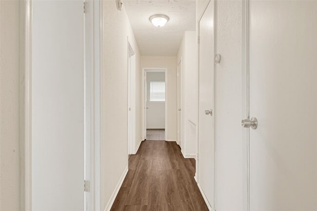 Building Photo - 539 Belwin Dr