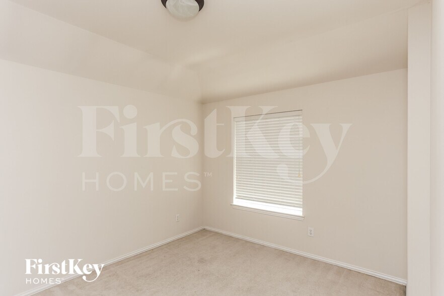 Building Photo - 3213 Bloomfield Trail