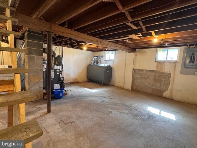 Building Photo - 1212 W King Rd