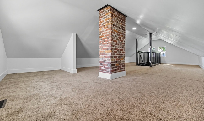 Building Photo - 867 E 12th Ave