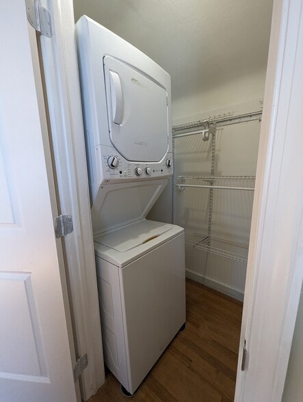 Building Photo - 1117 Logan Ave