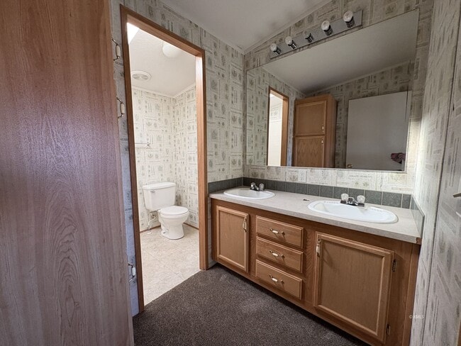 Building Photo - 422 W Piute Dr