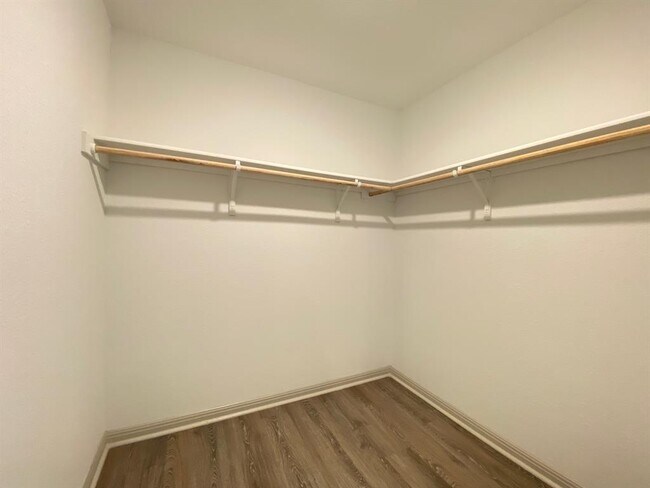 Building Photo - 131 Ft Clark Spgs Dr