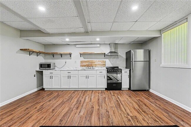 Building Photo - 3084 Green Valley Dr