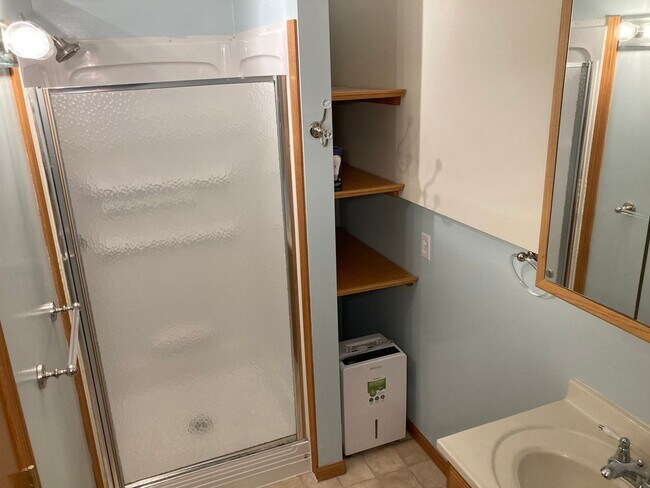 Building Photo - 4978 Maribe Dr