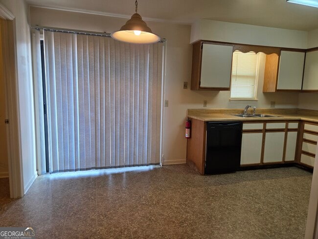 Building Photo - 300 Randolph Dr