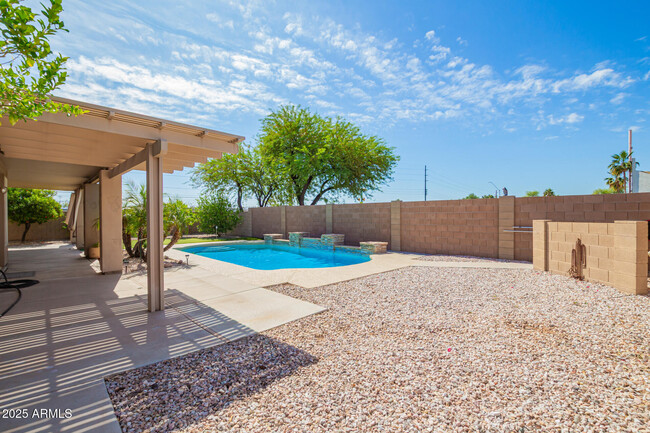 Building Photo - 5543 E Blanche Dr
