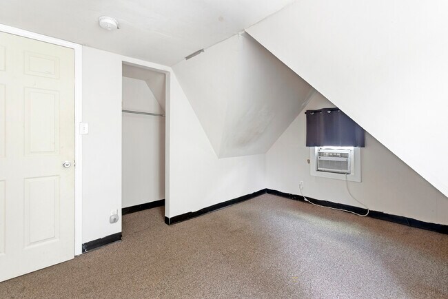 Building Photo - 385 Forest Ave